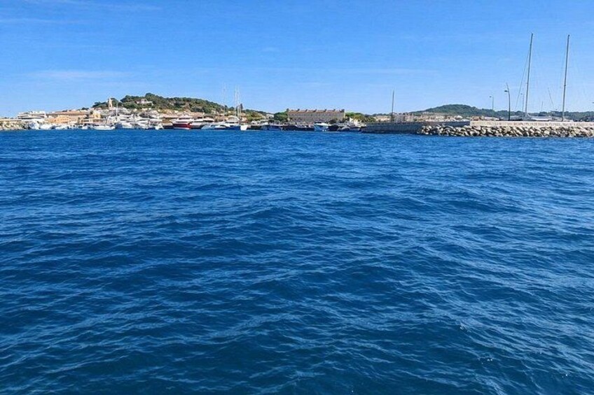 Boat crossing · Open sea · Approaching Saint-Tropez 5