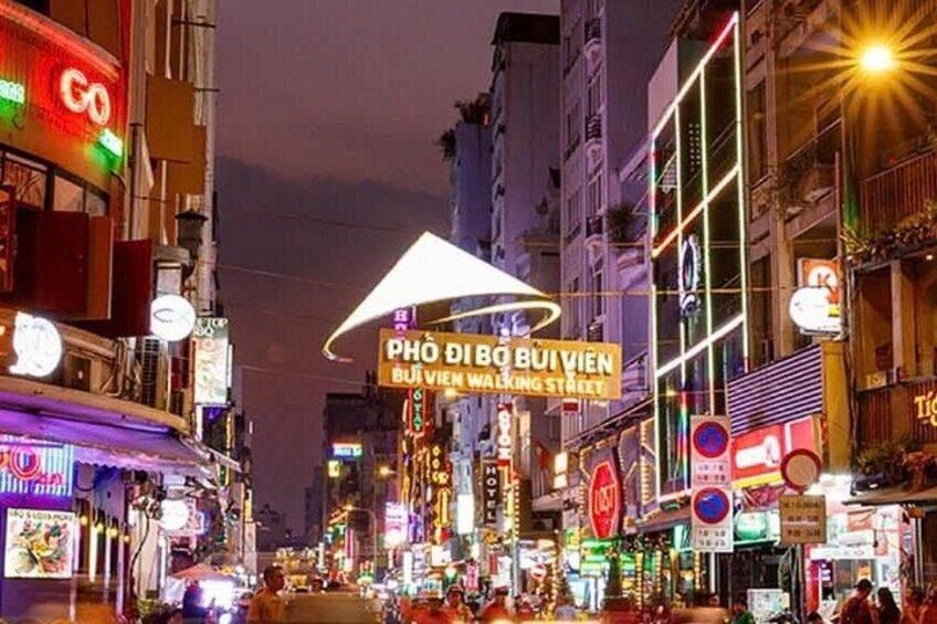 Ho Chi Minh Night Party Street Food Private Tour With Bar, Dance 4