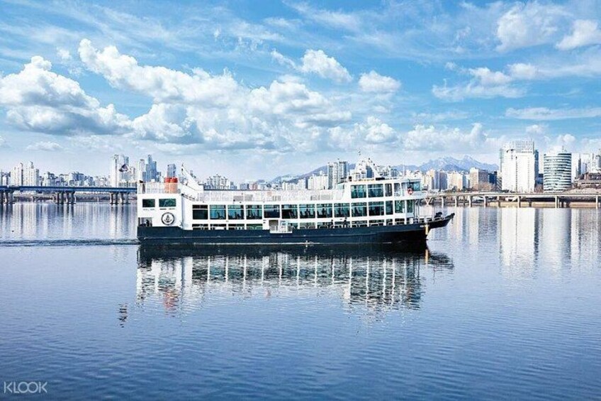 Seoul Hangang River Sightseeing Cruise Experience 4