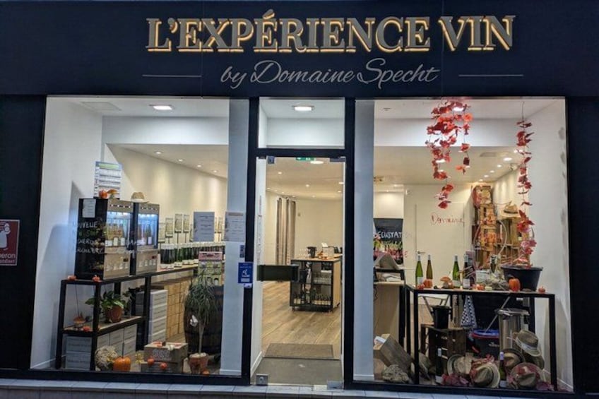A storefront with a sign reading 'L'EXPERIENCE VIN by Danielle Specht'. 3