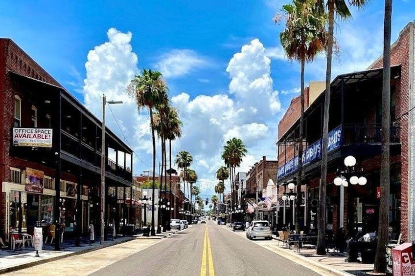 Tampa Food Tour with 5 Tastings of Local Favourites Classics 2