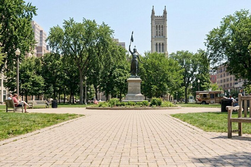 Private Customizable Walking Tour in Milwaukee 2