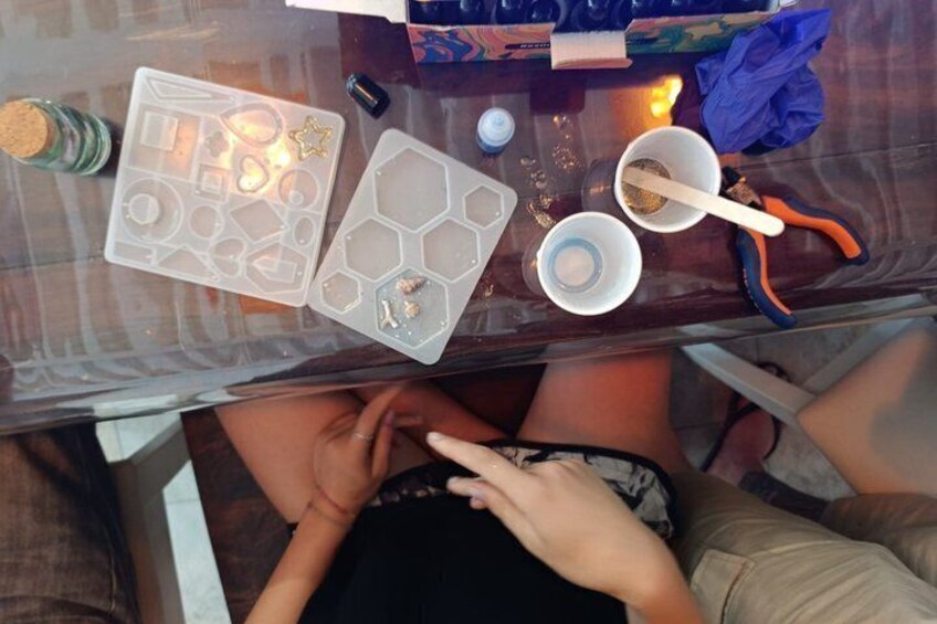 Unique Creations Resin Jewelry Workshop in Milan 4