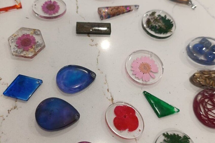Unique Creations Resin Jewelry Workshop in Milan 5