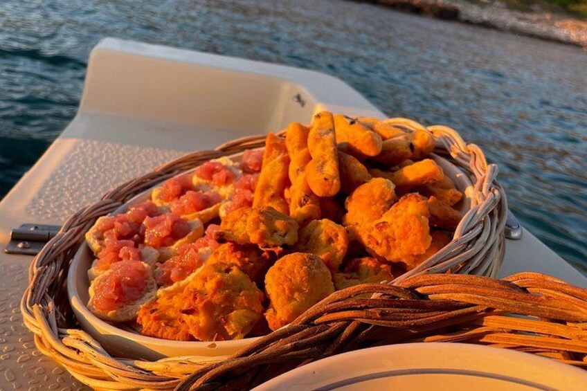 Sunset boat tour among the caves of Santa Maria di Leuca 4
