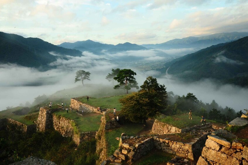 Hyogo: Takeda Castle “Castle in Sky” Mountain Hiking Tour 1