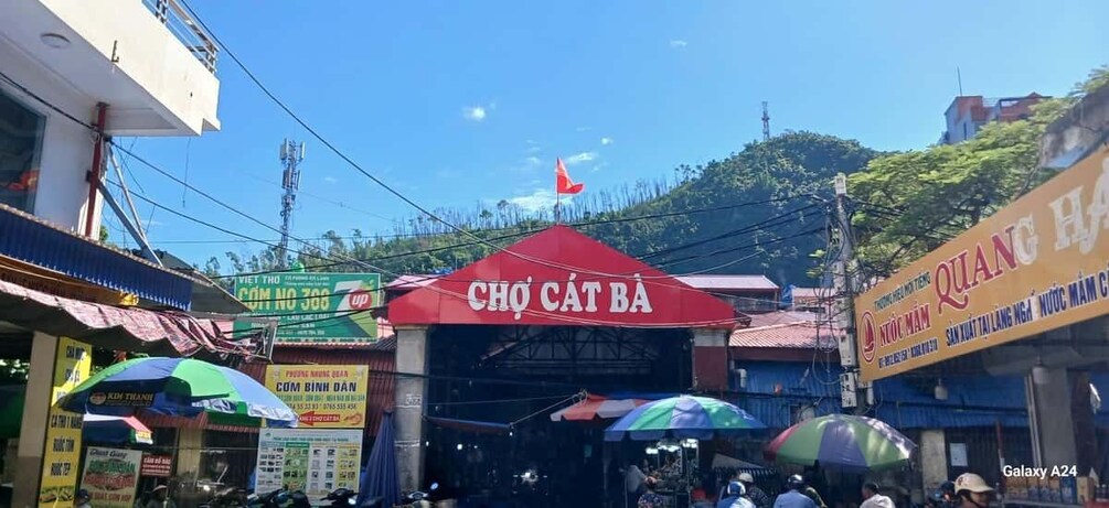 A street scene with a prominent red awning labeled 'CHÔͤIͤCĂͤTͤBĂ' and a flag atop a building. 5
