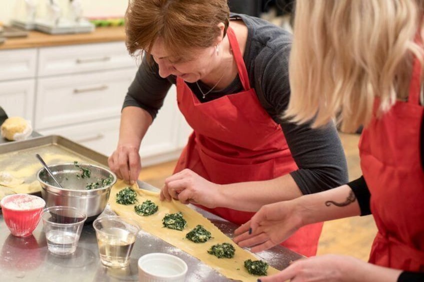 BYOB Adult Cooking Classes in NYC - Pasta, Sushi, Pizza & More! 4