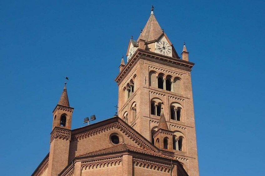Hello Alba: Private 2-Hour Intro City Walk with Local Guide 2