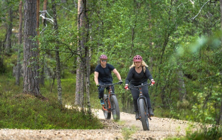 Two cyclists on a forest trail. 4
