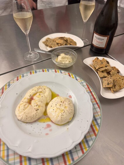 Picture 5 for Activity Lyon: Make your own mozzarella from local raw milk 4