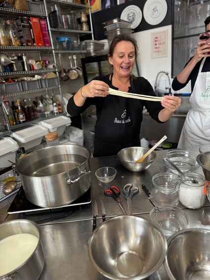 Picture 1 for Activity Lyon: Make your own mozzarella from local raw milk 3