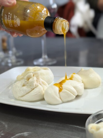Lyon: Make your own mozzarella from local raw milk 1