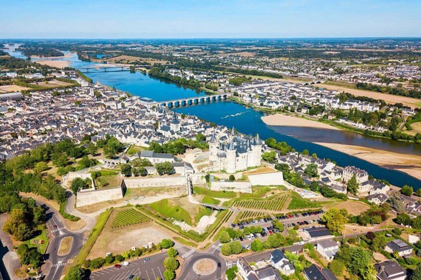 Hello Saumur: Private 2-Hour Intro City Walk with Local Guide 2