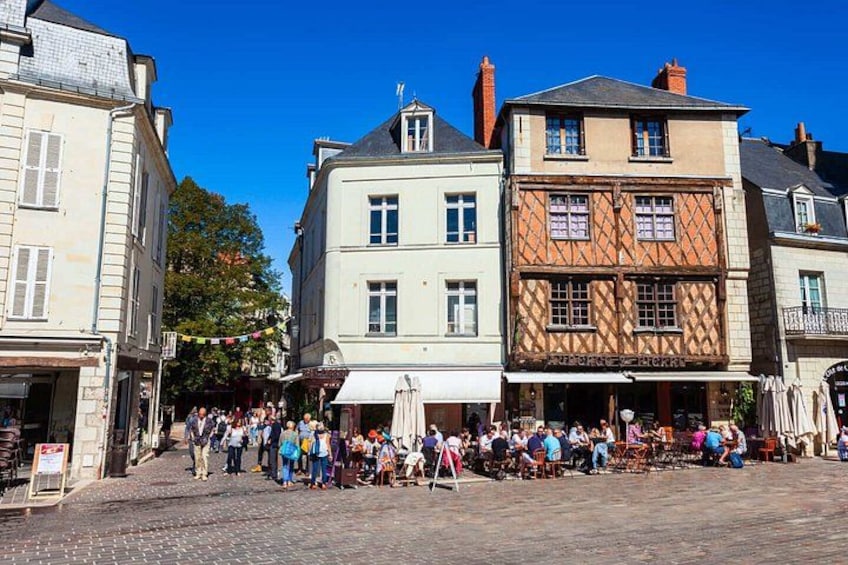 Hello Saumur: Private 2-Hour Intro City Walk with Local Guide 4