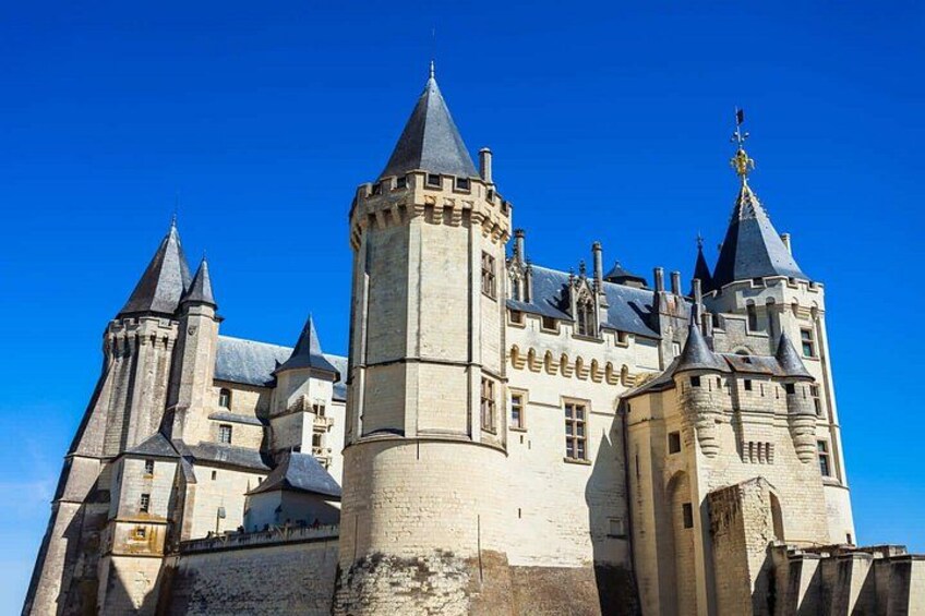 Hello Saumur: Private 2-Hour Intro City Walk with Local Guide 3
