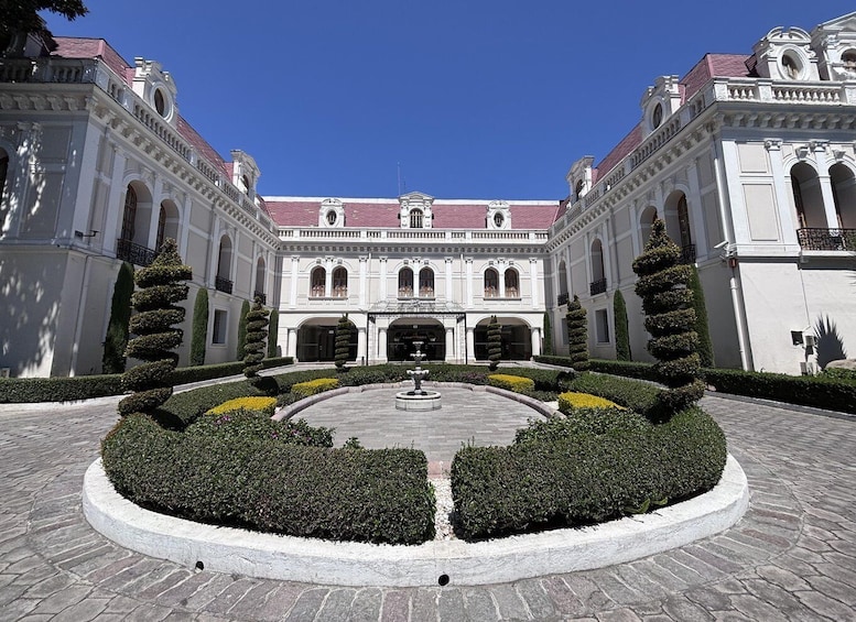 Quito - La Mariscal District: heritage houses and the artisan market 1