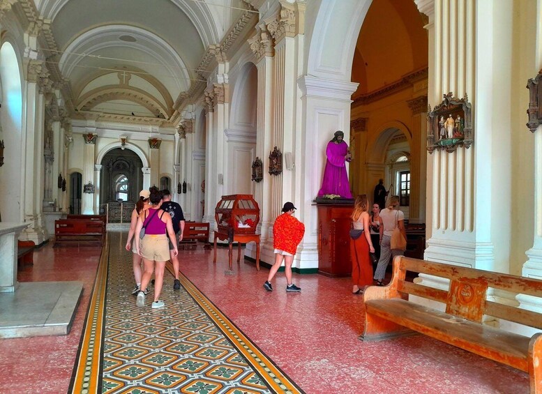 Picture 1 for Activity Granada: Sightseeing Walking Tour of the Gran Sultana, Colorful Streets, Local Market 3