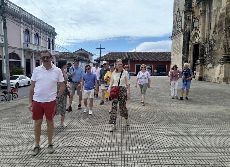 Granada: Sightseeing Walking Tour of the Gran Sultana, Colorful Streets, Local Market 1