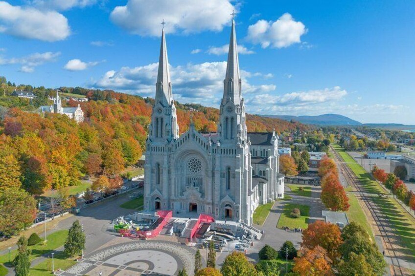 Private Tour Montmorency Falls, Basilica & Orleans Island 1