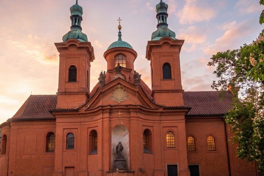 A church with two towers and a central dome, featuring a statue in the entrance. 5