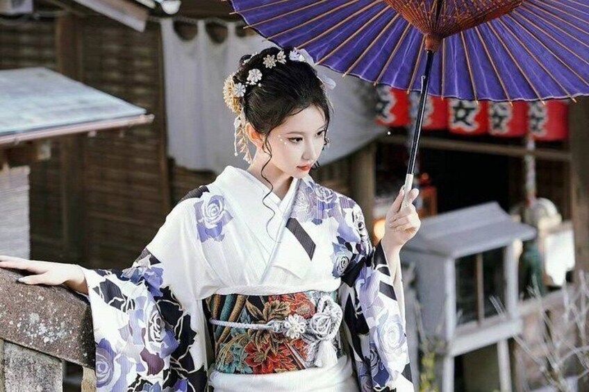A person in traditional Japanese attire holding a fan. 1