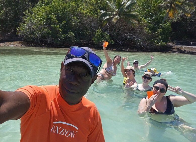Picture 17 for Activity Small group boat excursions to the islets and the white seabed of Robert François 2