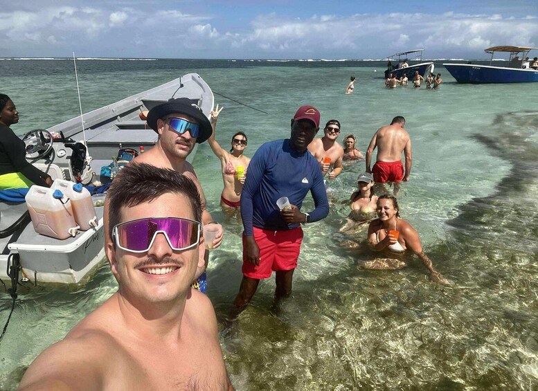 Picture 7 for Activity Small group boat excursions to the islets and the white seabed of Robert François 4