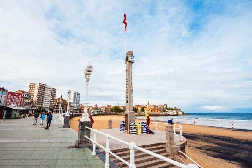 Gijón Private 2 Hour Intro City Walk with Local Guide 5