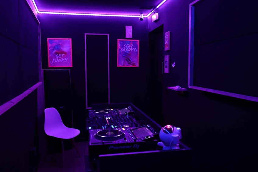 Picture 4 for Activity Ibiza: Private Pre-Party in DJ Booth + 2 Club Tickets 5