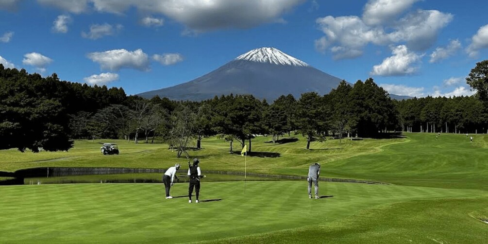 Tokyo: Mount Fuji View Golf Experience with Hotel Pickup 1