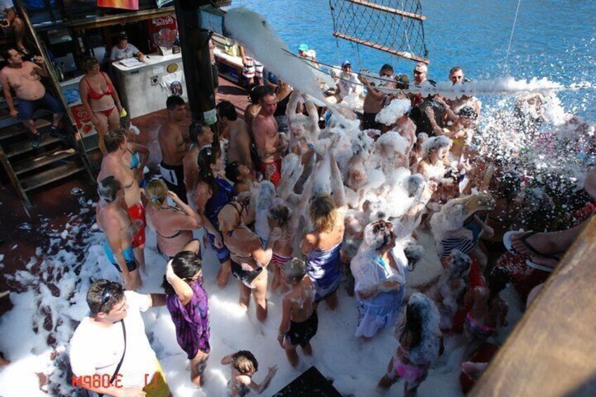 Alanya All Inclusive Night Disco Boat Party with Unlimited Drinks 4