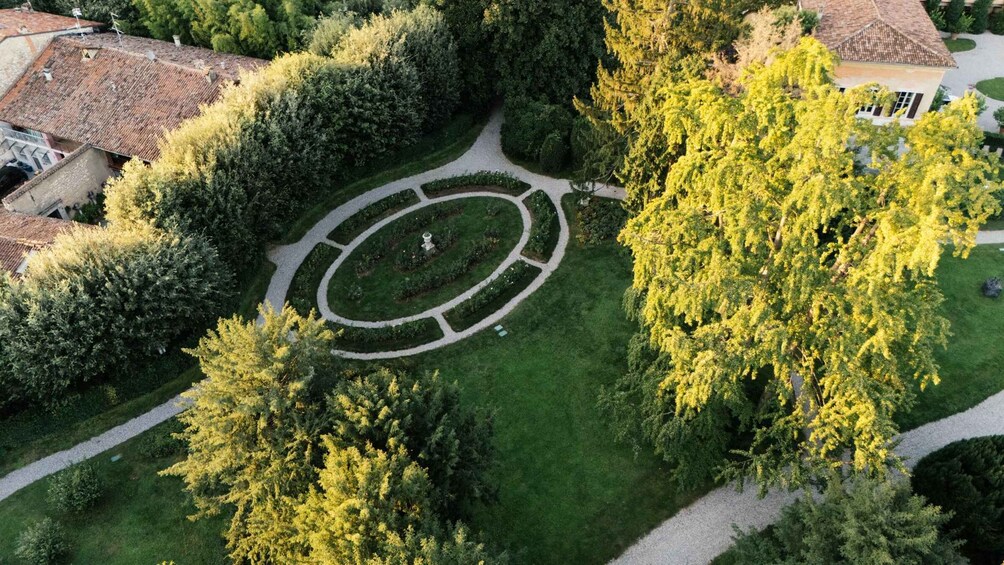 Picture 5 for Activity Villa Togni Gardens: Guided Night Tour 3