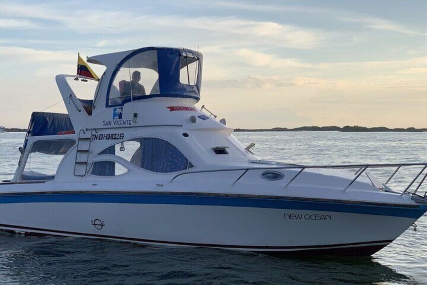 Maritime transfer between the Galapagos Islands 5