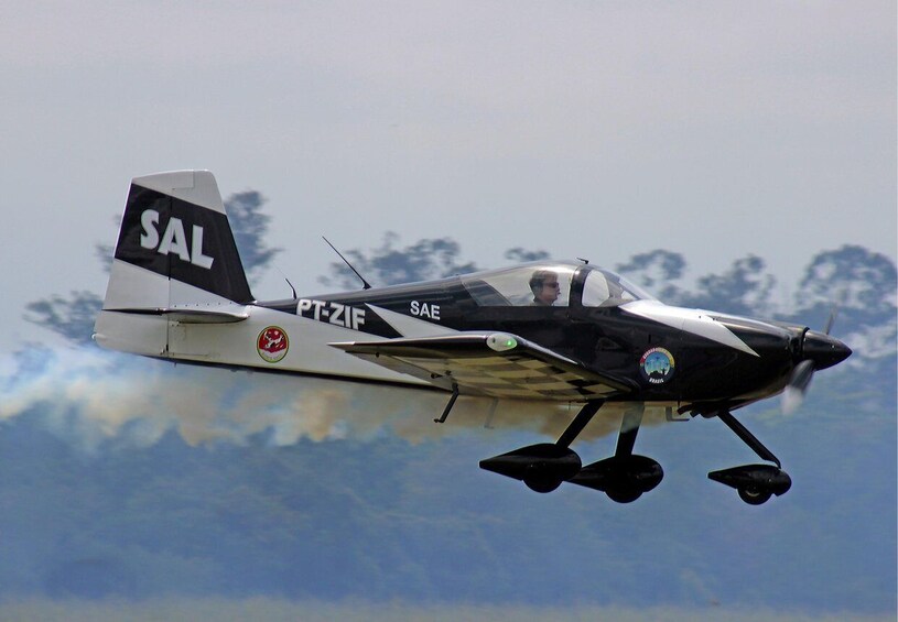 Picture 2 for Activity Rio de Janeiro: Aerobatic Flight 3