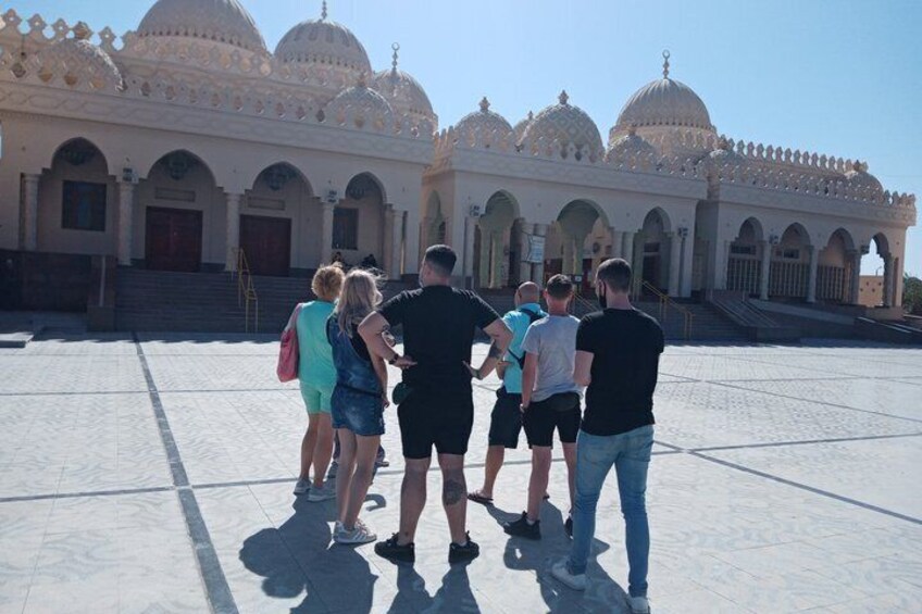 Hurghada Unveiled – Marina, Grand Mosque & Authentic Local Life 1