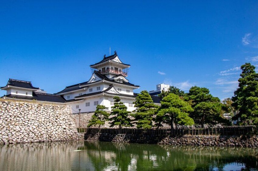Port pick up Toyama Private Tour with Licensed Guide and Vehicle 3