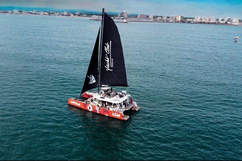 Brunch at sea with live DJ on board the catamaran Lucile 2