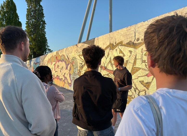 Picture 1 for Activity Berlin: Kebab Tour & Berlin Wall, including Gourmet kebab & delicious desserts 5