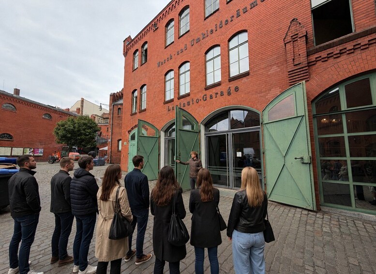 Picture 6 for Activity Berlin: Kebab Tour & Berlin Wall, including Gourmet kebab & delicious desserts 3