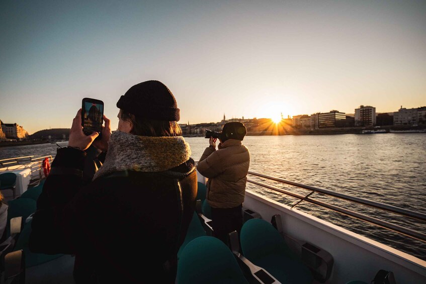 Budapest: Sunset Cruise with 1 drink 1
