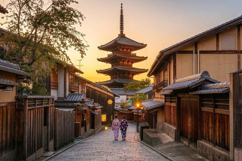Picture 1 for Activity Kyoto After Dark|Private Night Photo Shoot 5