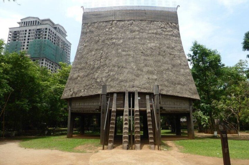 Hanoi Full Day Tour with Train Street Cyclo Water Puppet Show 2