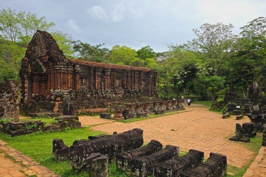 Explore My Son Sanctuary by Jeep from Hoi An 3