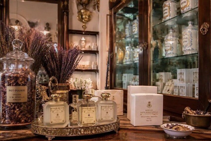 Florence: Santa Maria Novella Basilica & Perfume Tour 1