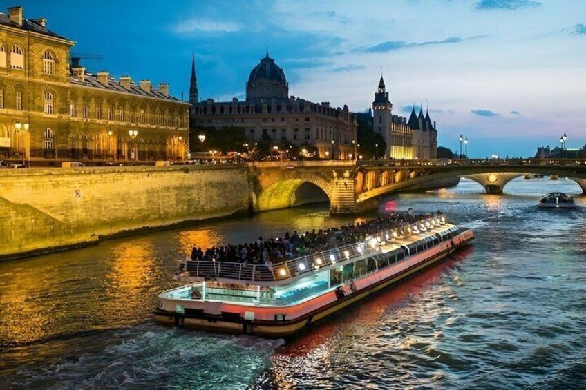 Seine River Budget Cruise with Recorded Commentary 3