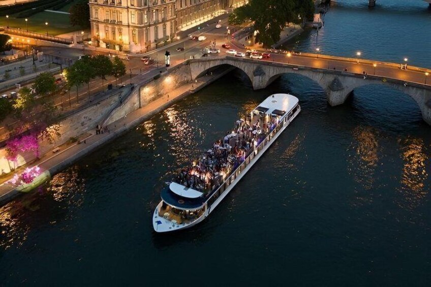 Seine River Budget Cruise with Recorded Commentary 4