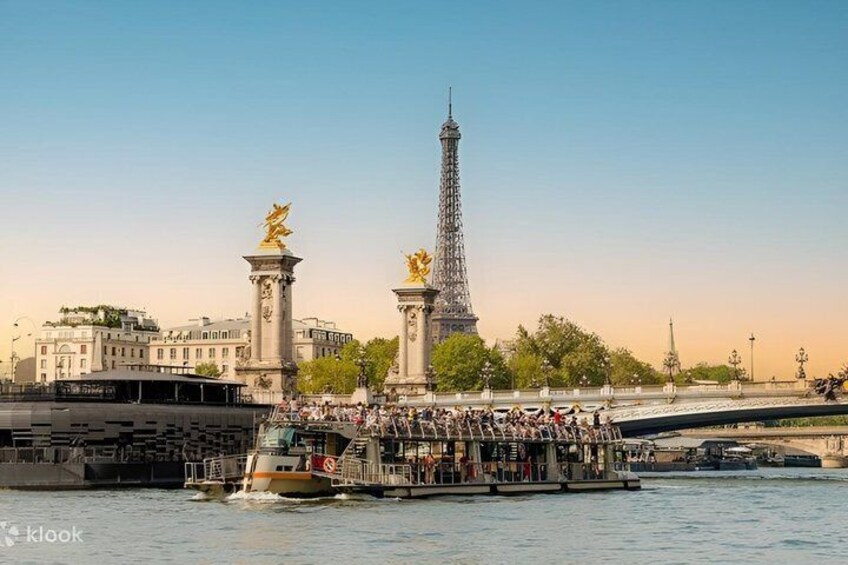 Seine River Budget Cruise with Recorded Commentary 2