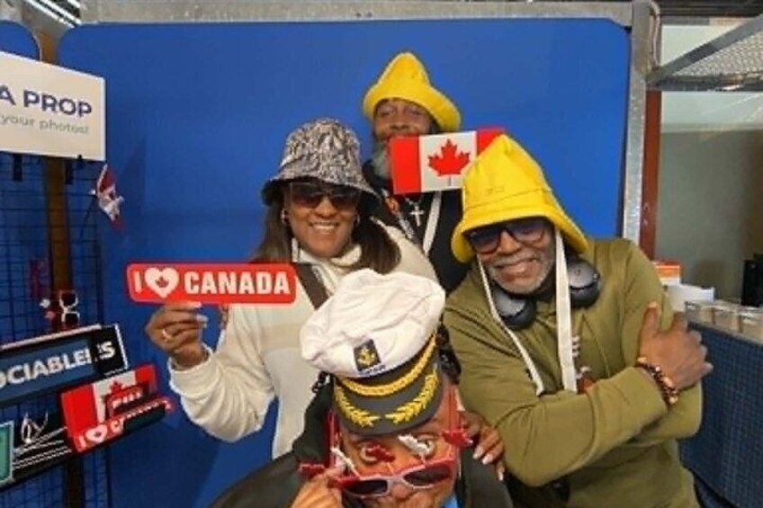 Guided Photo Booth Session and Make Your Own Souvenir Experience 5