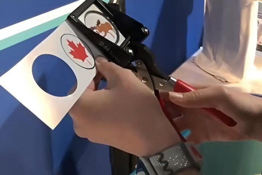 Guided Photo Booth Session and Make Your Own Souvenir Experience 2